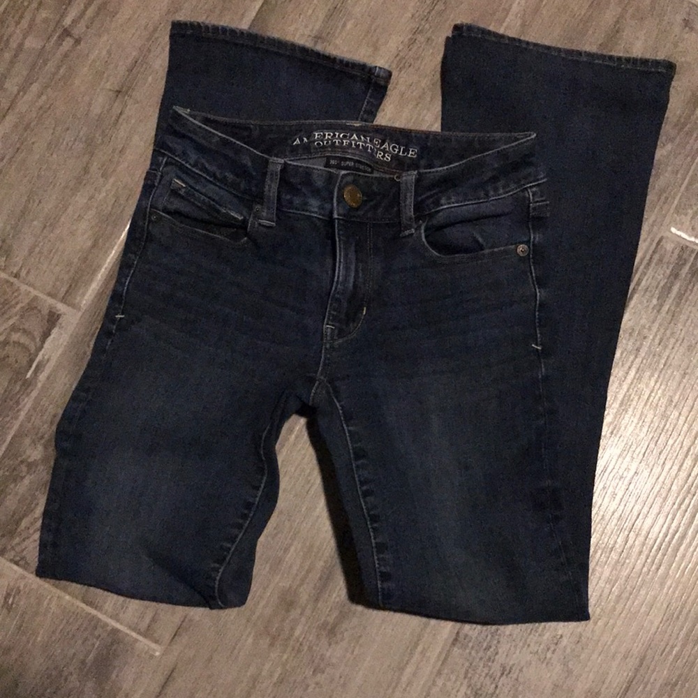 American Eagle pre owned size 0s skinny kick jeans.